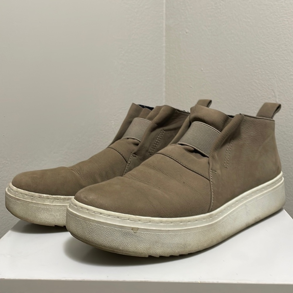 Casual slip on shoes